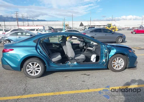 2025 Toyota Camry Le z USA, uszkodzony, nr VIN 4T1DAACK0SU156497